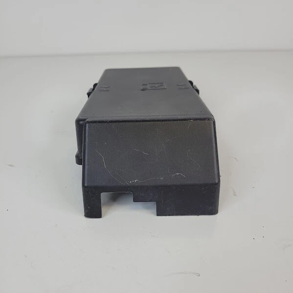 Pontiac G6 2005-2010 debajo del capó caja de fusibles tapa relé cubierta negra OEM Foto 3 de 4