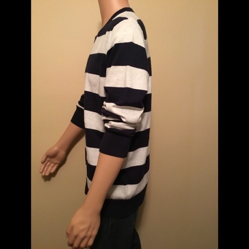 Stylish Pristine men’s navy & wht striped GAP sweater - Picture 4 of 7