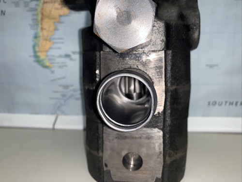 NEW GENUINE NORTHERN HYDRAULICS HYDRAULIC MOTOR PUMP MODEL 1056 w/ Key Way - Picture 5 of 5