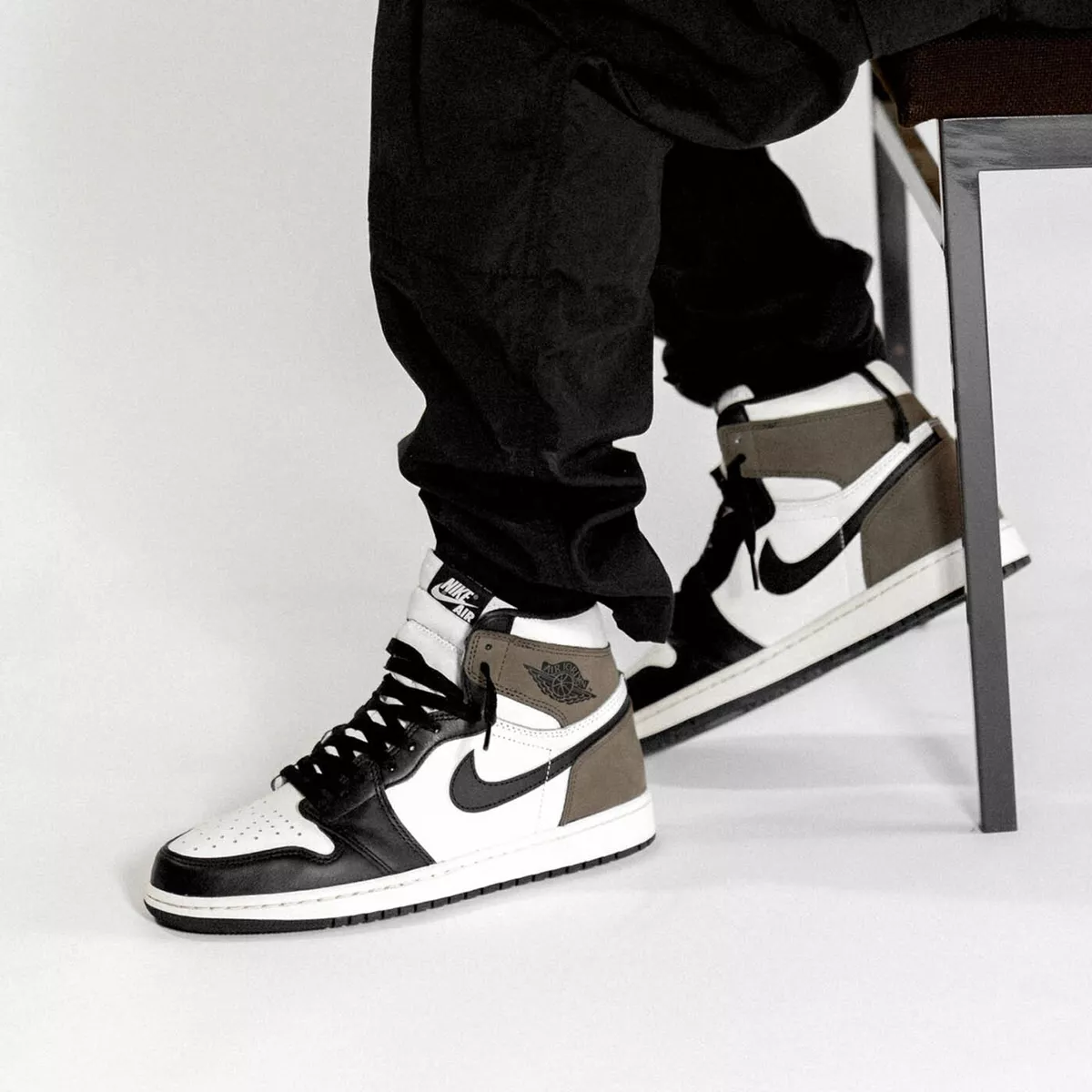 AIR JORDAN 1 RETRO HIGH OG DARK MOCHA