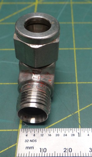 Swagelok SS-600-3 Union Tee Tube Fitting 3/8" OD Stainless Steel Missing 2 Nuts - Picture 5 of 5
