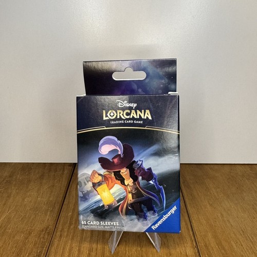 Disney Lorcana Captain Hook Standard Card Sleeves TCG (65 pezzi) NUOVO sigillato - Foto 1 di 2