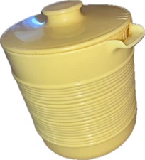 Vtg. Pitcher  Yellow Ribbed Handled 1.5 Quart  Plastic Granny butter yellow MCM