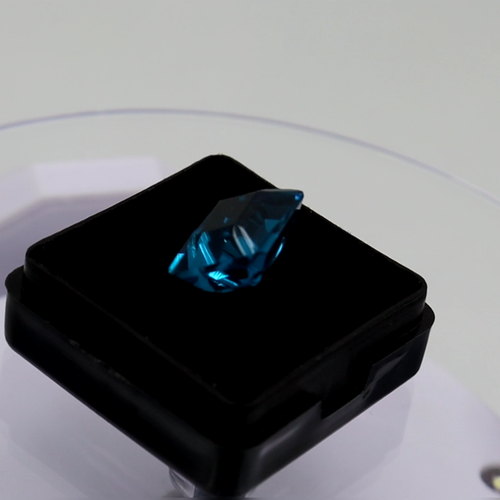 Schöner neonblauer Turmalin smaragdgeschliffener loser Edelstein 5,80 Ct - Video 1 von 1
