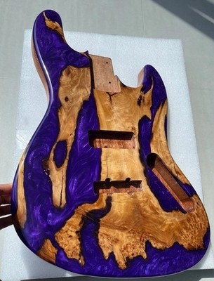 A complete set 4-string JB bass