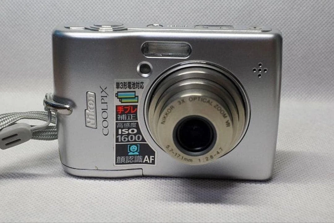 Nikon ニコン COOLPIX L12 シルバー 単3電池 平成 レトロ Nikon Coolpix L12 2.5