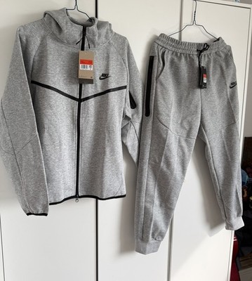 Nike Tech Fleece  Anzug, Größe M Grau