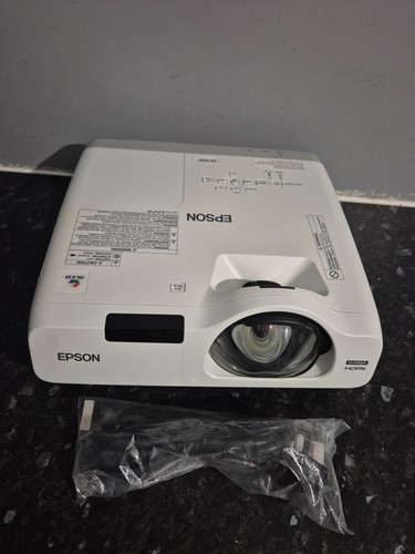 Epson EB-525W Short Throw HDMI Projector. 2800 Lummens. 886hrs.  Power  Cable. - Picture 19 of 22