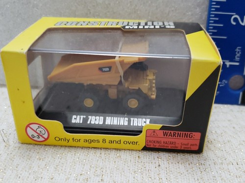 Norscot Scale Models Construction Mini's CAT 793D Mining Truck Figur im Koffer - Bild 2 von 4