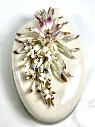 Vintage Capodimonte Porcelain Oval Trinket Box With Gilded Floral Pink Lid - Picture 9 of 9
