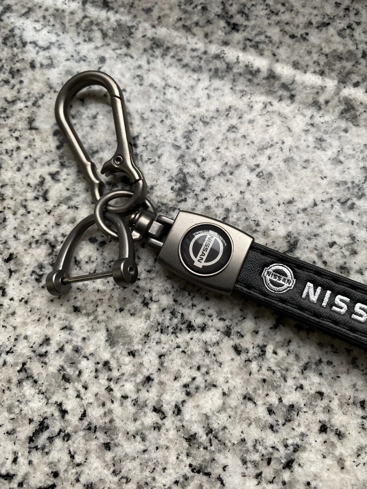 Nissan Schlüsselanhänger aus Leder – Schwarz, Neu, perfektes Geschen - Bild 2 von 4