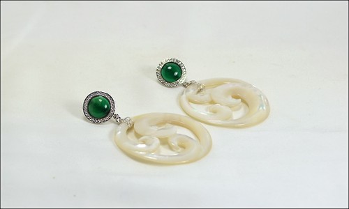 ORECCHINI IN ARGENTO 925 CON AGATA VERDE E MADREPERLA TONDA INCISA AGHT 0376 - Foto 2 di 3