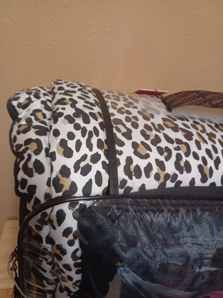 Juego de edredón reversible 3p Juicy Couture Twin/Twin XL felpa negro/impresión de leopardo Foto 3 de 4