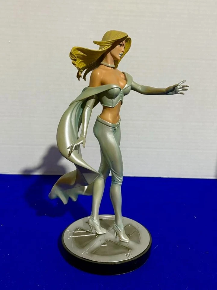 Estátua retrô Bowen Designs Emma Frost rainha branca edição limitada 1186/1200 - Imagem 4 de 4