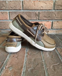 khaki boat shoes