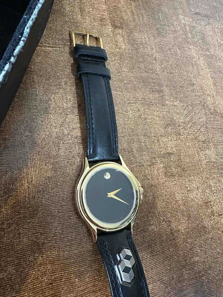 Reloj para hombre Movado Museum 87-E4-0863 con correa de cuero y estuche Foto 2 de 4