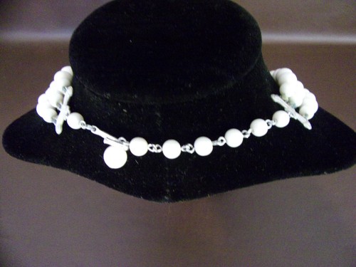 Vintage Three Strand White Bead Necklace - Picture 4 of 4