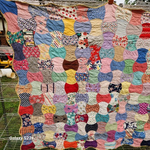 Vgt Hand Sewn Bowtie Hourglass Patchwork Cotton Filled Quilt 58x80" Scalloped - Picture 2 of 24