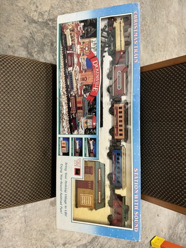1992 DICKENSVILLE WEIHNACHTSZUG #171 STATION mit SOUND 5 AUTOS GLEISE KOMPLETT NEU IN VERPACKUNG - Bild 3 von 4