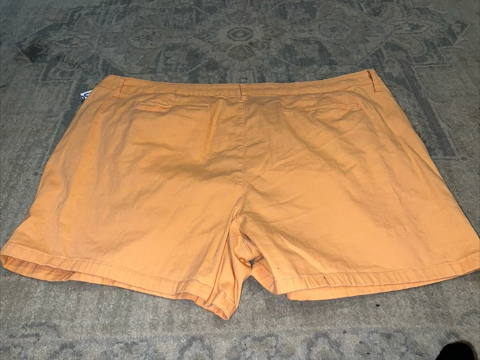 Pantalones cortos St. Johns Bay 5” para mujer talla grande 30W naranja frente plano Foto 3 de 4