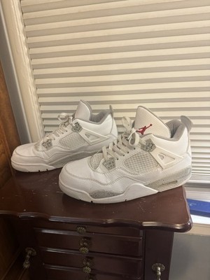 Air Jordan 4 Retro in the ''White Oreo'' (also known as Tech Grey) Size 9.5
