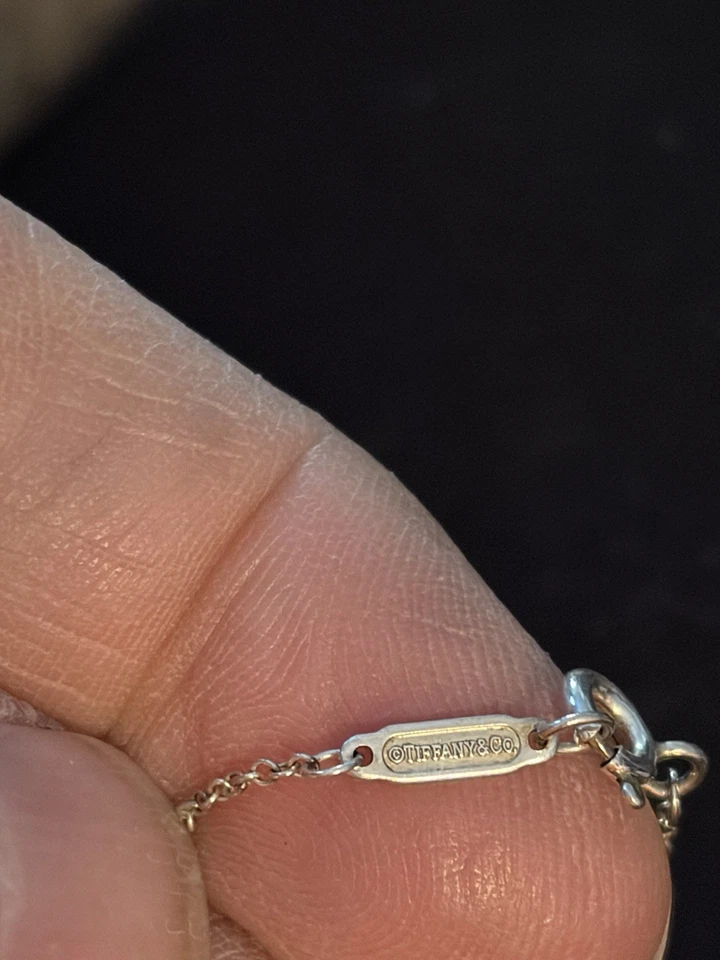 "Collar colgante Tiffany & Co. de plata esterlina con cuentas corazón de mamá 16""" Foto 3 de 3