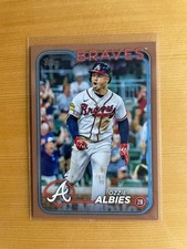 Topps 2024 Series 2 Atlanta Braves Ozzie Albies Collector's Gold / 2024