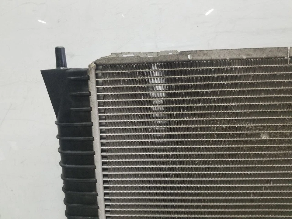 97 1997 LINCOLN MARK VIII 4.6L ENGINE RADIATOR Foto 3 de 4