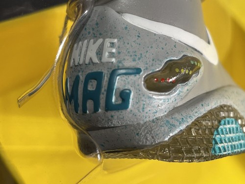 BACK TO THE FUTURE II NIKE MAG 4" KERAMIKSTIEFEL IN GELB MAGNETISCHER KLAPPE BOX SELTEN - Bild 6 von 17
