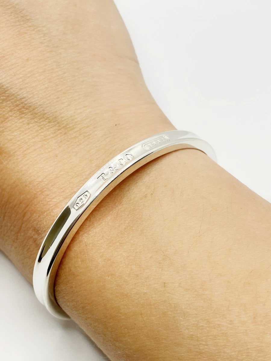 Narrow cuff outlet