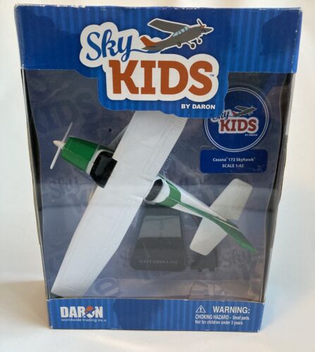 Daron Sky Kids Cessna C172 Skyhawk with Wheels Vehicle (1/42 Scale) New In Box