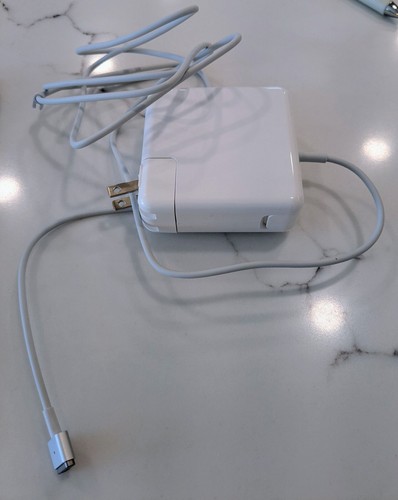 Apple MacBook Air 13" (256GB SSD, Intel Core i7, 2.2GHz, 8GB RAM)... - Picture 7 of 9