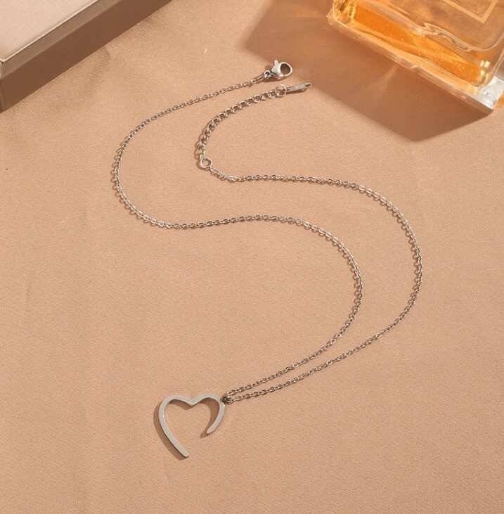 ●VVV● Surgical Heart Pendant Strap Necklace 23FWNK089F Silver Titanium Sweet Love Half Heart Pendant Chain Necklace