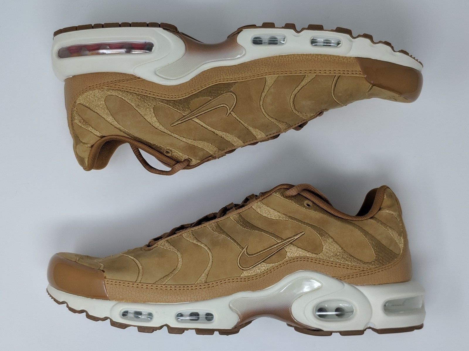 Nike Air Max Plus TN Tuned 1 EF Wheat Flax Suede Sail White Running AH9697-201 Nike Air Max Plus TN Tuned 1 EF Wheat Flax Suede Sail White Running AH9697-201