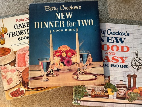 3 Vintage Betty Crocker Cookbooks—Good & Easy 1962, Dinner for Two 1964, Cake 66 - 第 1/14 張圖片