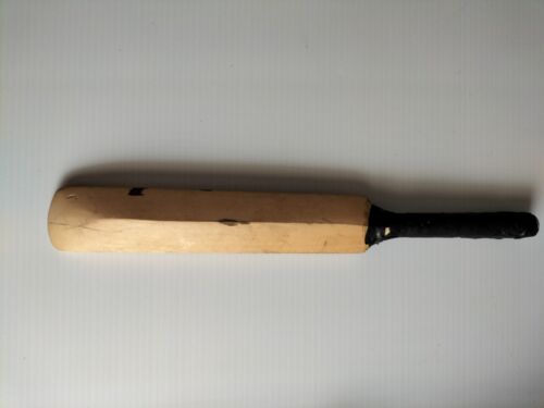 XXX Gold Beach Cricket Mini Bat signed by Border, Law, Bevan and Jones - Picture 4 of 6