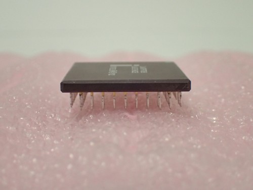 INTEL LA8797BH L6333362E MICROCONTROLLER 461006007F 68 PIN GOLD - Picture 6 of 8