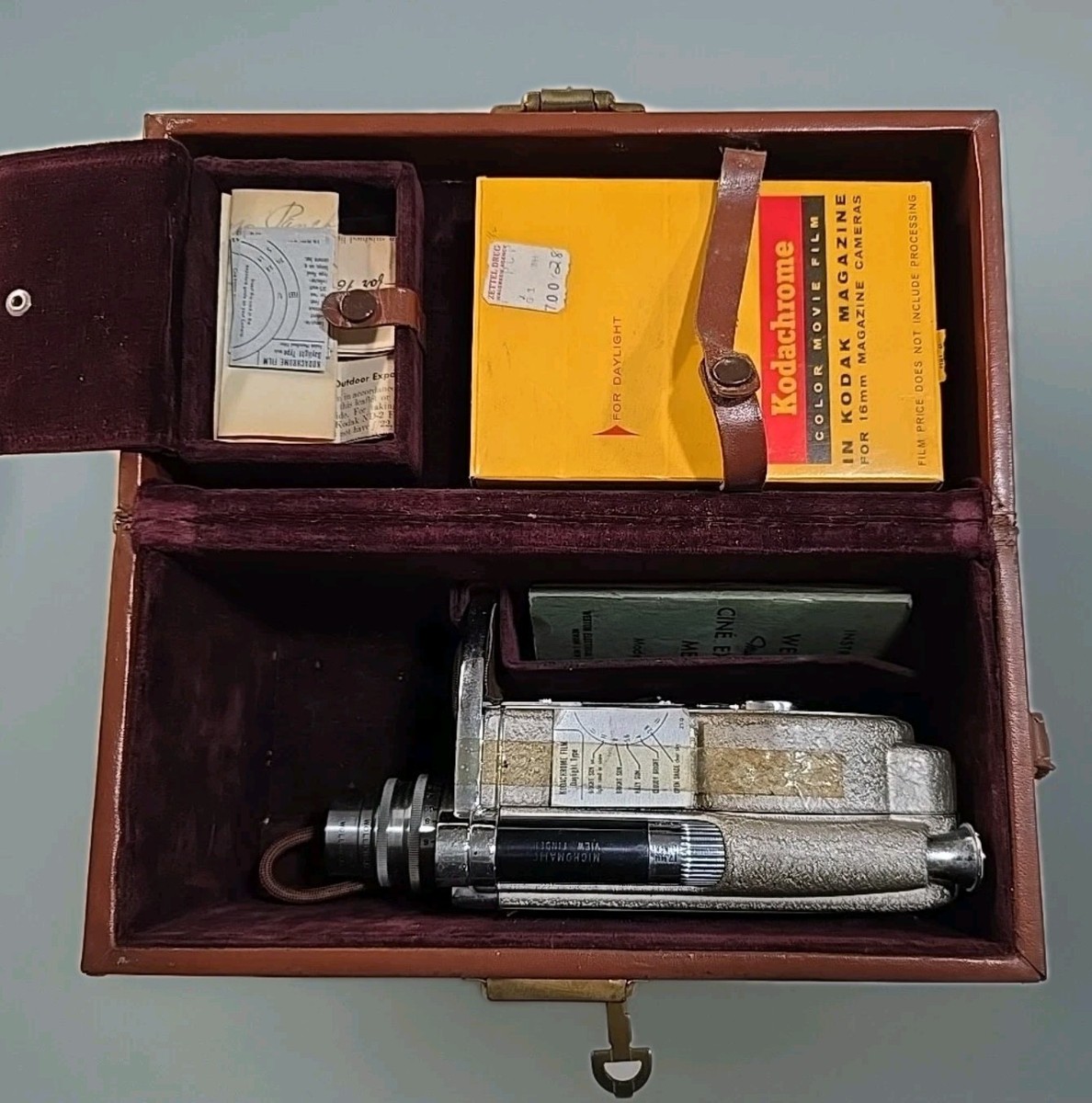 Vintage Revere 16mm Magazine Camera With Leather Case & Kodachrome