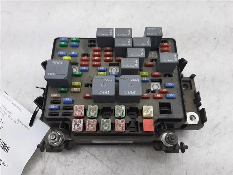 Caja de fusibles motor estilo clásico 06-07 GMC Sierra 1500 pickup 15139209 Foto 2 de 4