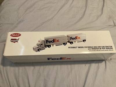 1:50 FedEx Peterbilt 579 Day Cab w/ 2 Wabash 28  Pup Trailers Diecast