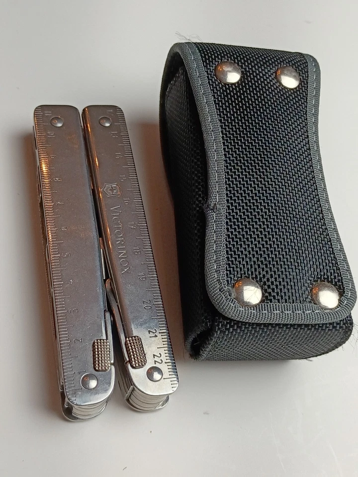 Kit de ferramentas Victorinox SwissTool CS Plus com bolsa de couro (53946) - Imagem 2 de 4