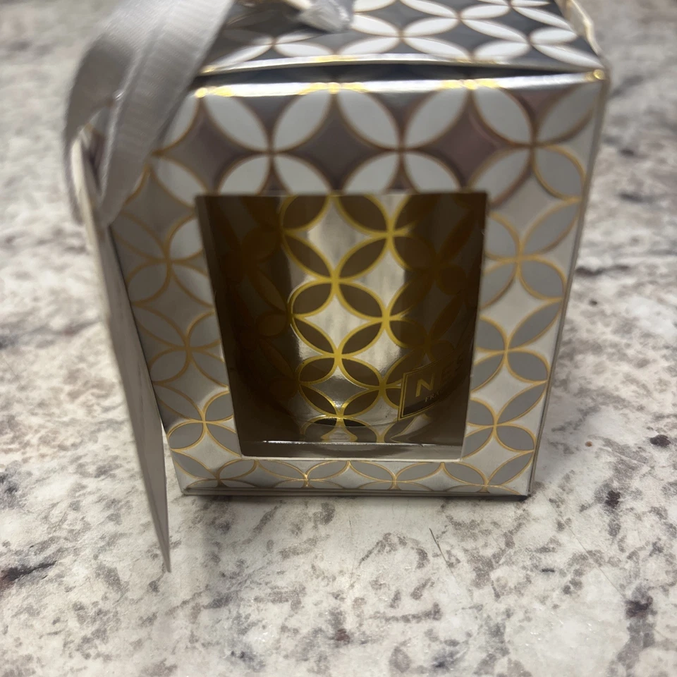 Vela votiva perfumada NEST New York vacaciones - 2 oz - hasta 28 horas de tiempo de combustión Foto 2 de 4