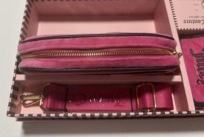 Juicy Couture ラバーズクラブ クロスボディー カードケース付き Juicy Couture Gift Set Free Love Heritage Slim Camera Bag