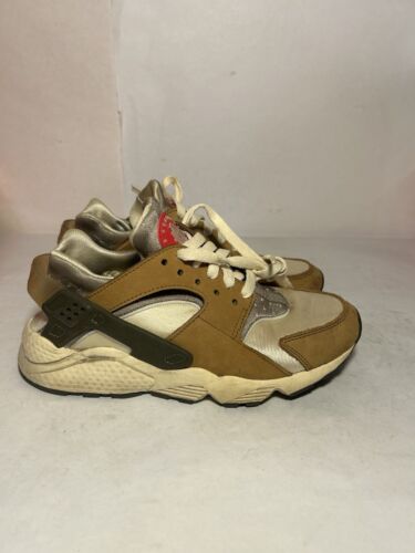 Größe 6 Herren - Nike Stussy x Air Huarache LE 2021 Desert Oak