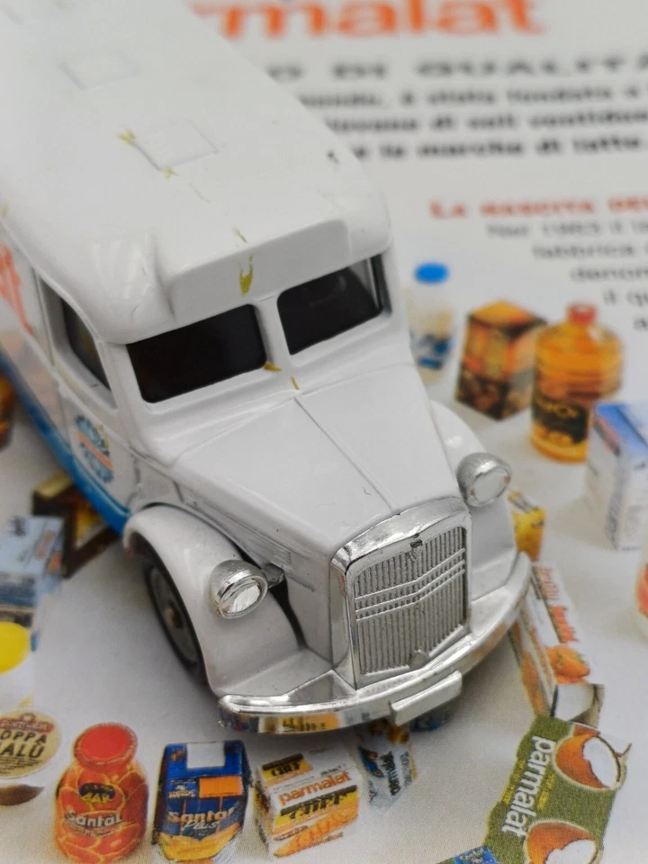 CORGI MAN VAN - PARMALAT - MODELLINO 1:43 + pagine illustrate - Immagine 2 di 4