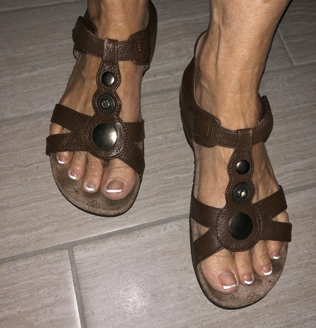 taos womens sandals