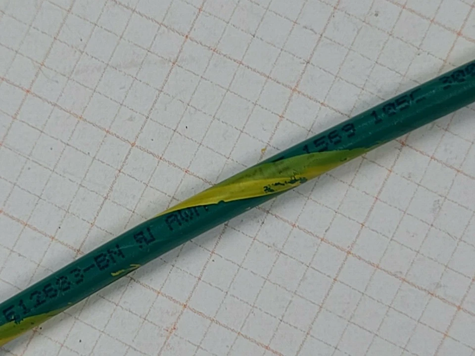 Cable de conexión de PVC premium Belden 9910 #10awg 65x28T 600 V verde/amarillo espiral/25 pies Foto 2 de 4