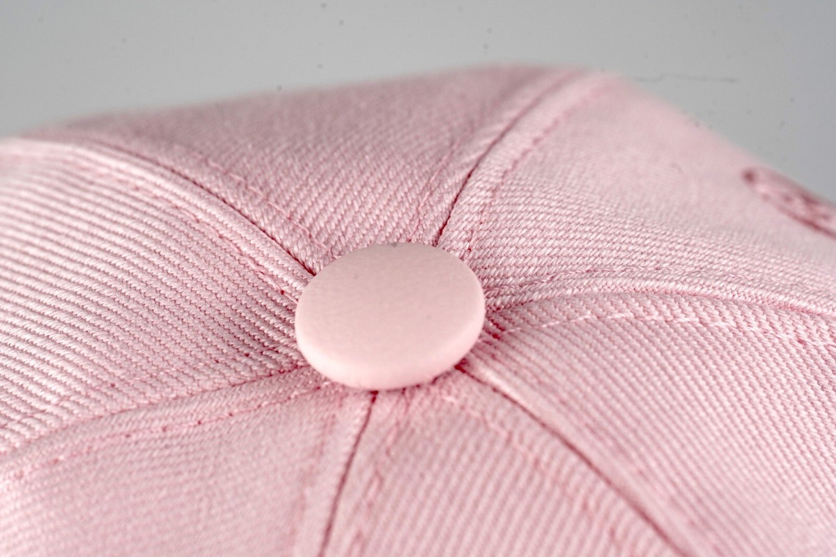 Louis Vuitton ピンクキャップ Louis Vuitton “LV” Iconic Cap Light Pink With Gold LV Logo