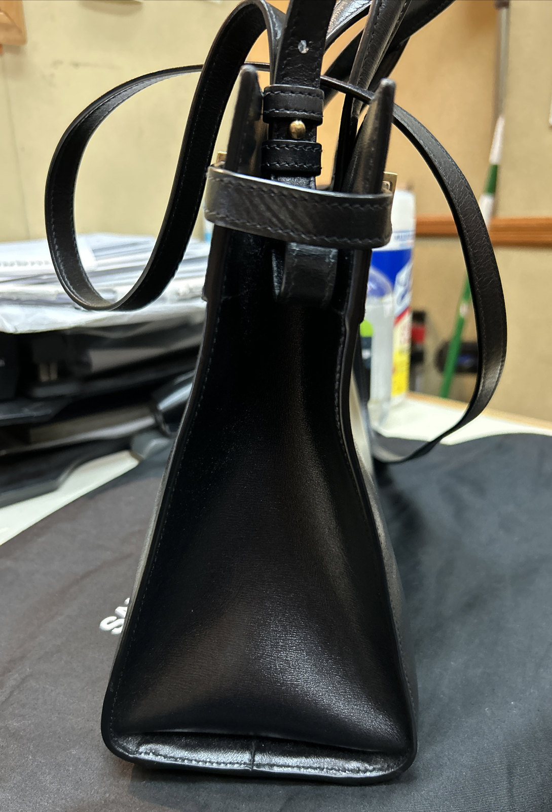 Yves Saint Laurent YSL Manhattan Piccola borsa a tracolla in pelle nera