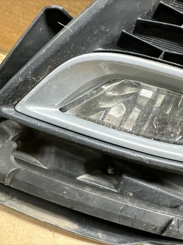 2010 2011 Mazda 3 driver side Foglight Left Bumper Lamp Fog Oem Trim Cover - Picture 10 of 20
